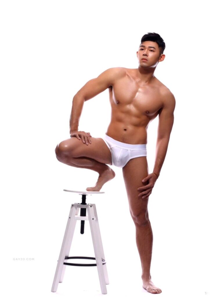 10001176117214945006608067681